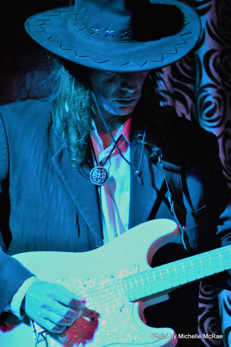 Deane Hunter – Shaken Not Stirred at Roomfulla Blues 15 Dec 2016